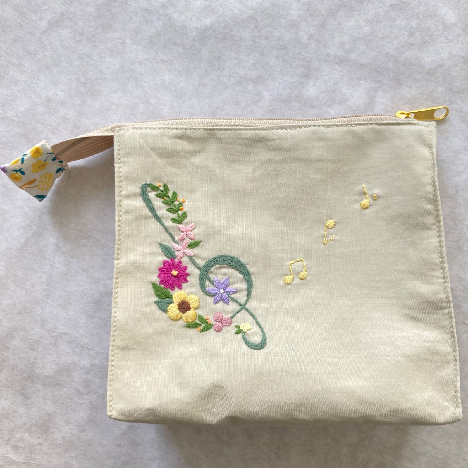 刺繍 ハンドメイド ポーチ 【ト音Flower】 - 刺繍＆和雑貨♬︎SoRa