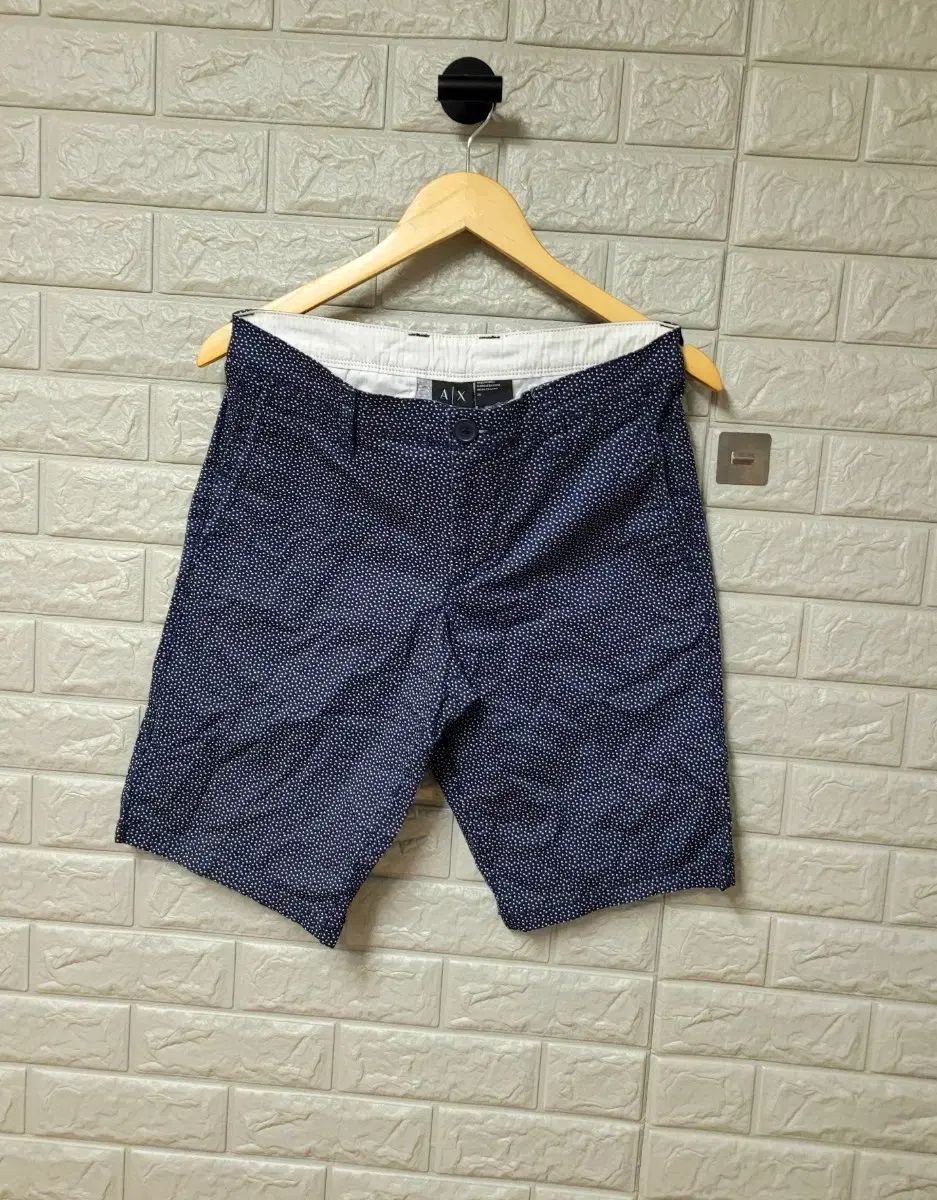 アルマーニ エクスチェンジ 細かい繰り返しパターン ハーフパンツ 30 インチ