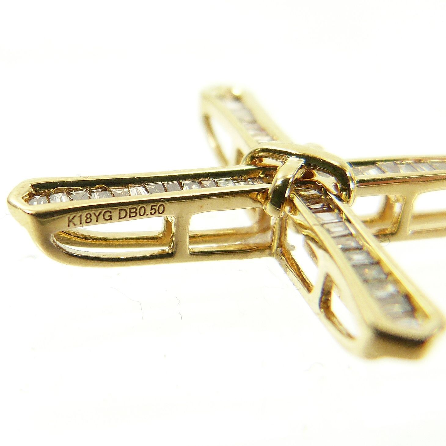 ペンダントトップ K18 クロス デザイン ダイヤモンド 0.50ct 2.4