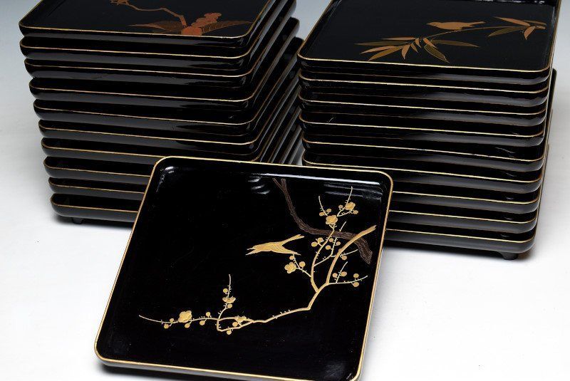 蔵A3292 木製黒塗 絵替蒔絵花鳥文 四方膳 木 二十客