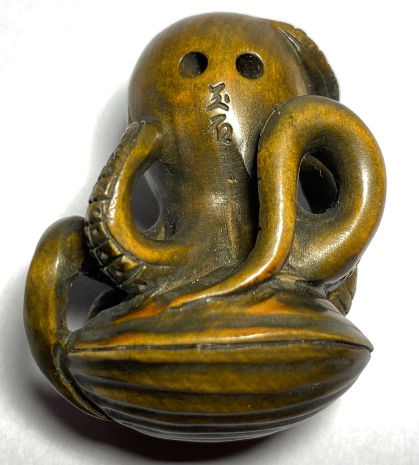 柘植根付 置物 タコ&貝 黄楊繊細彫刻 木製。 - メルカリ 