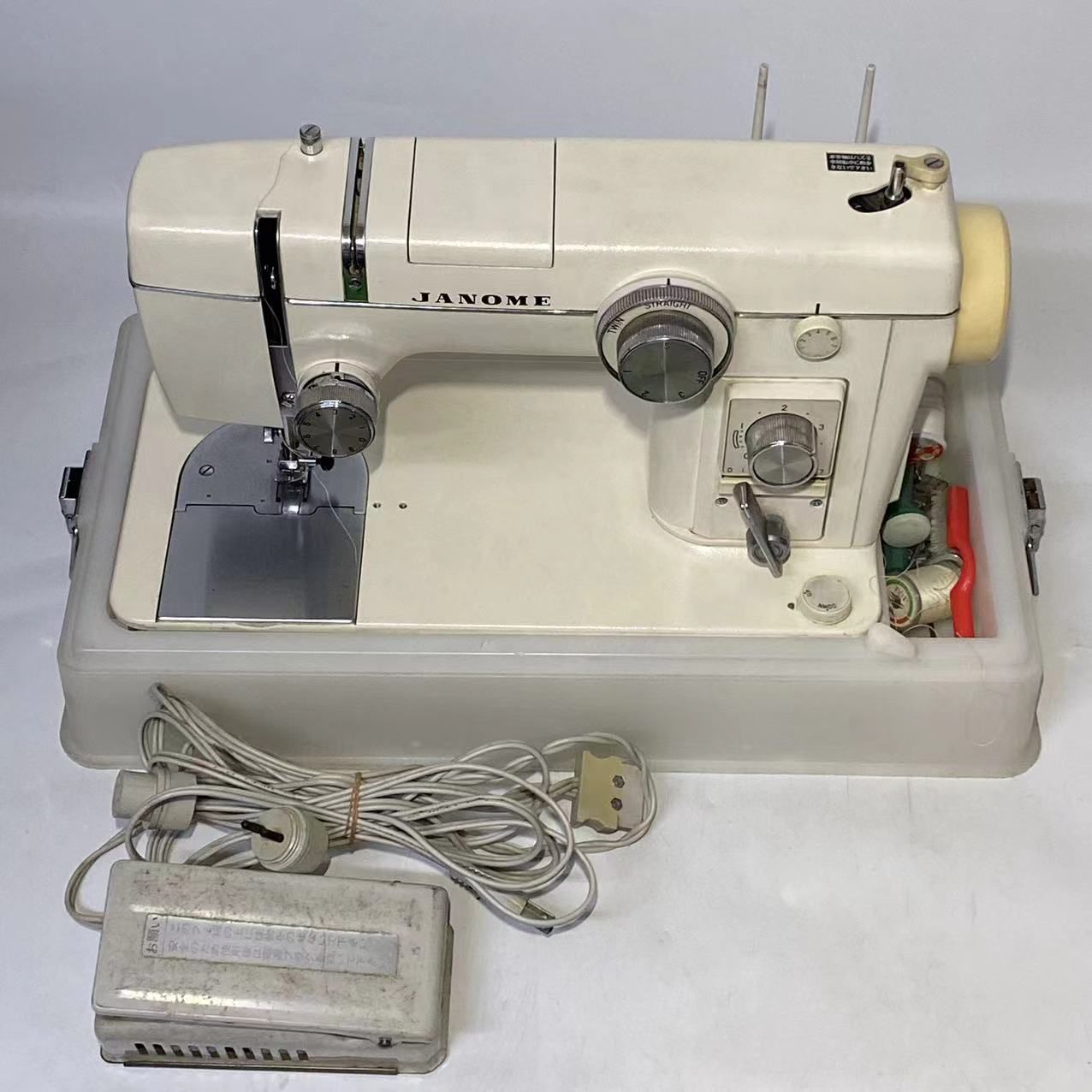 JANOME ジャノメ 802 ミシン ペダル付 ケース付き - メルカリ JANOME ジャノメ 802 ミシン ペダル付 ケース付き - メルカリ
