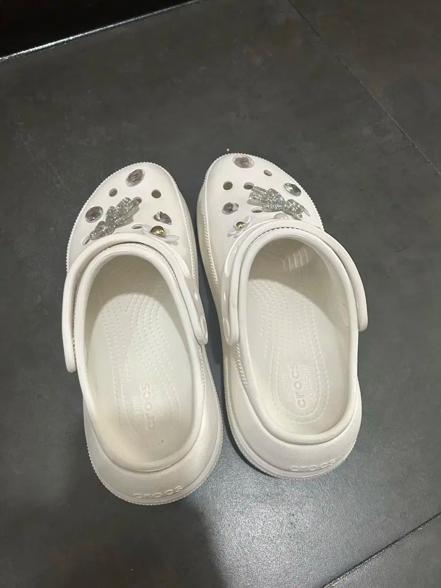 crocs
