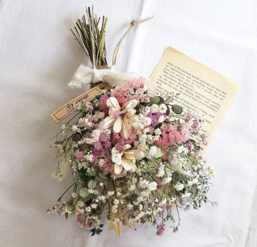 ドライフラワー* 春色スターチスと小花とかすみ草のスワッグ - メルカリ 