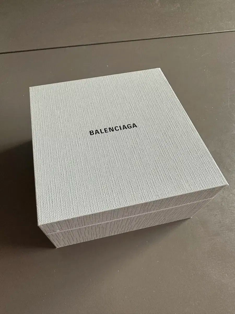 BALENCIAGA