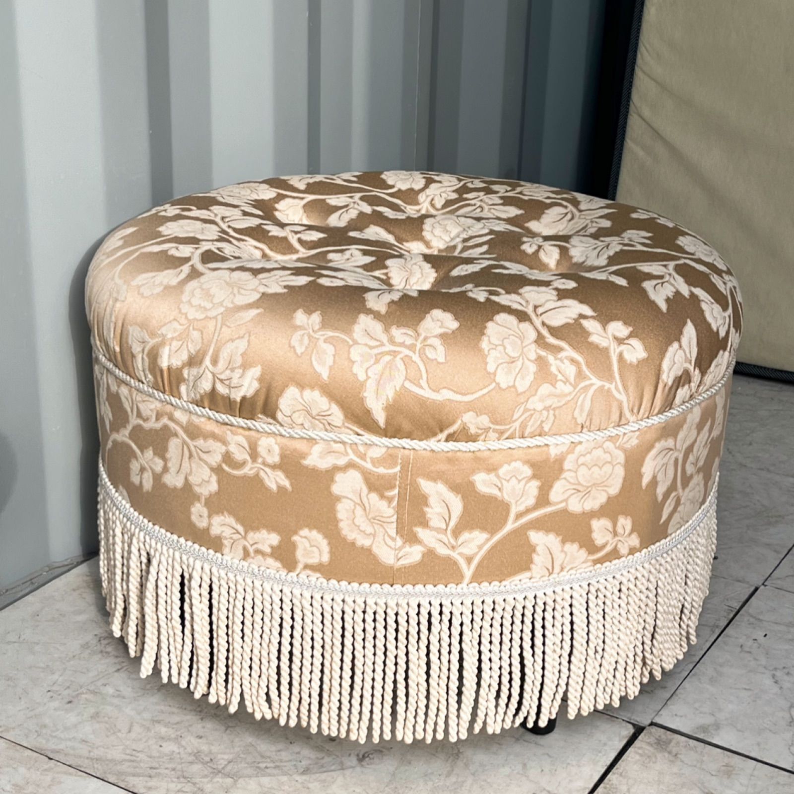 取付無料！ジェニファーテイラー 姫系花柄おしゃれインテリアゴールドオットマン✨ 取付無料！ジェニファーテイラー 姫系花柄おしゃれインテリアゴールド