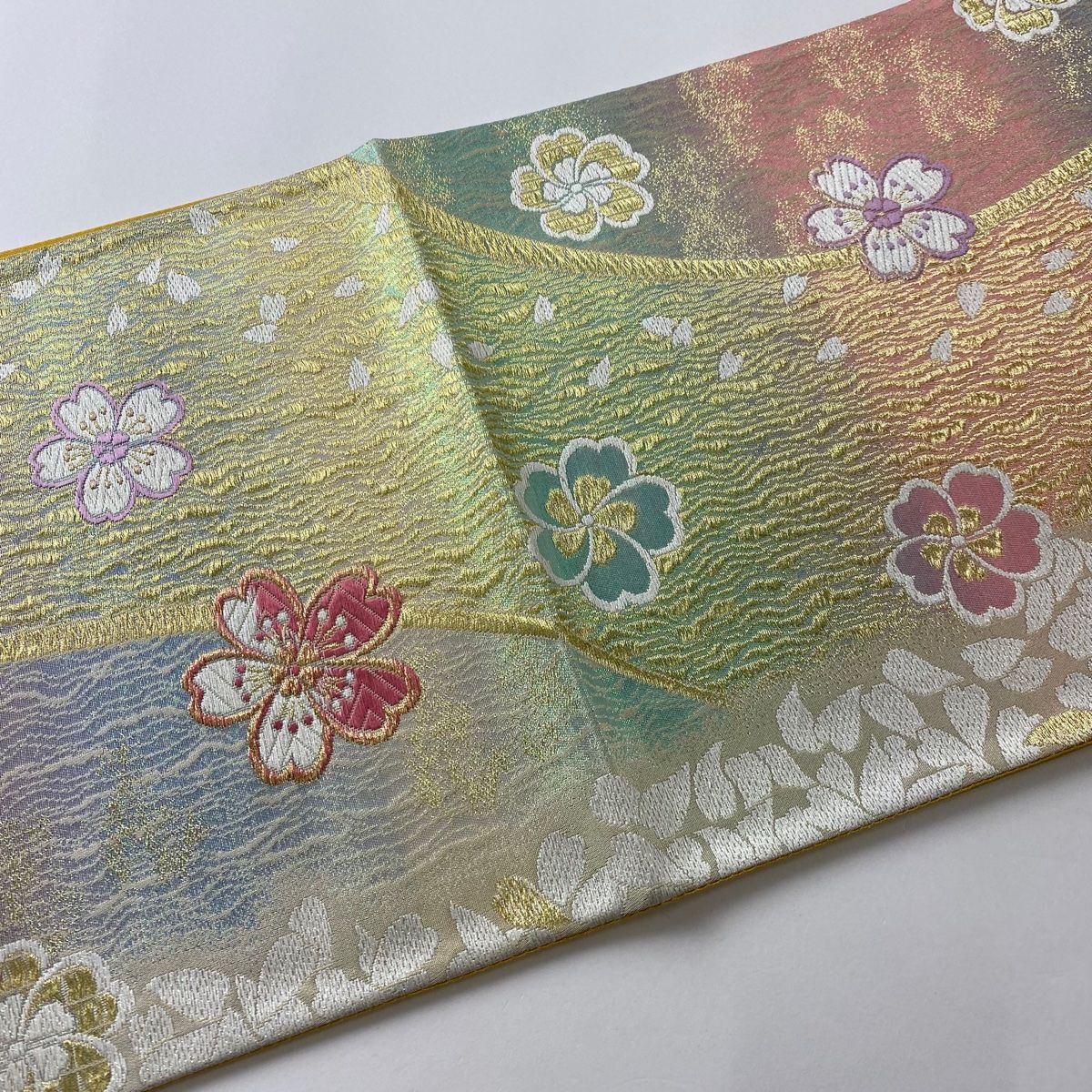 袋帯 中古品 鱗 花 金糸 箔 ベージュ 両面 博多織 袋帯 秀品 鱗 花 金糸 箔 ベージュ 六通 正絹 中古 : リユース