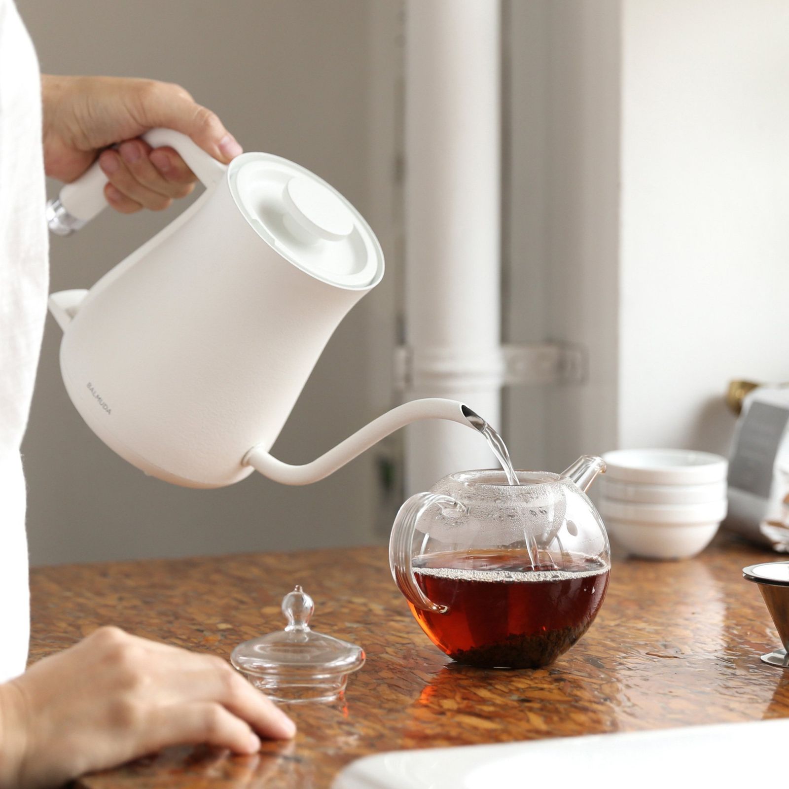 【はるか】新品未使用BALMUDA電気ケトルThe Pot K02A-WH BALMUDA The Pot K02A-WH （ホワイト） 旧型モデル】バルミューダ 電気