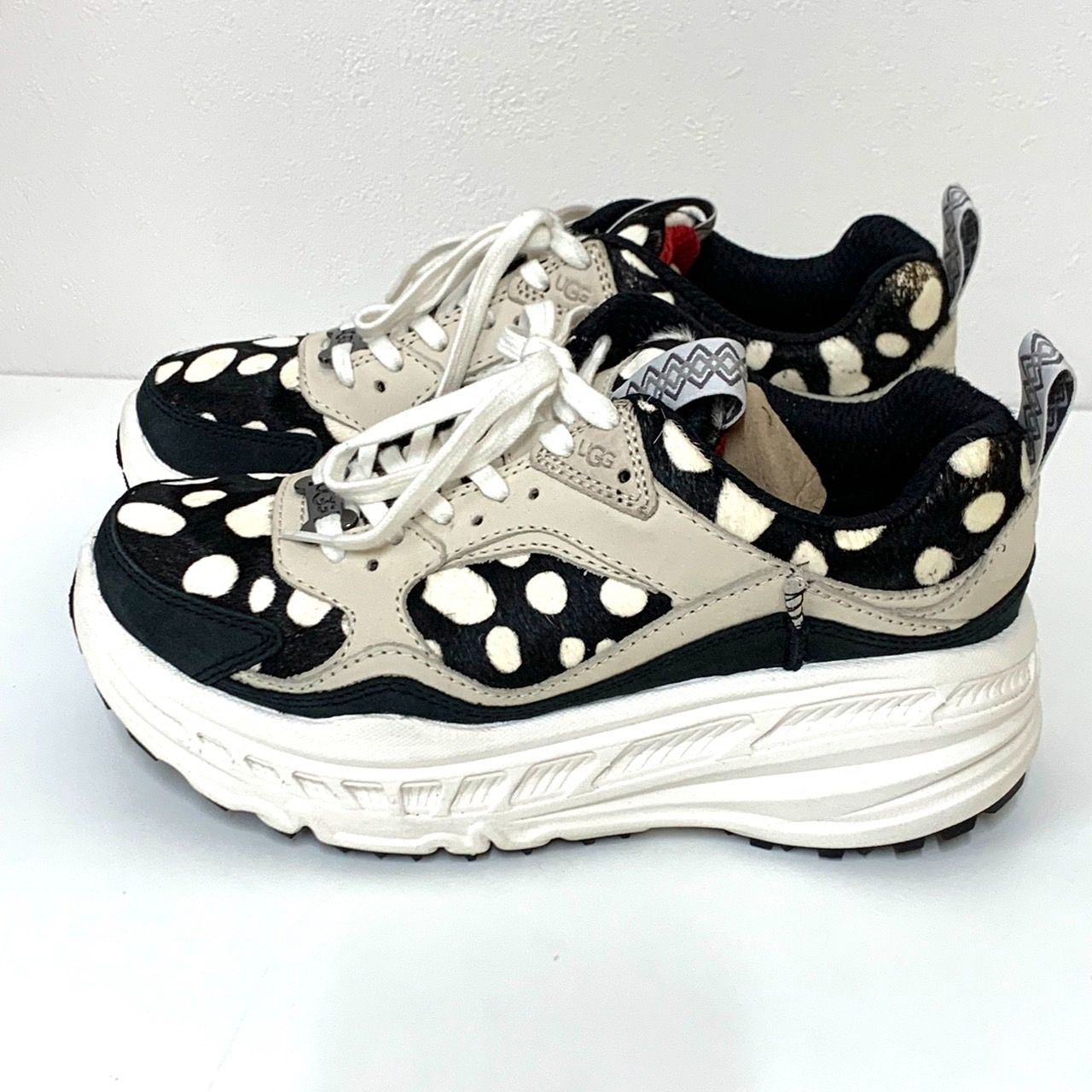 UGG】アグ/CA805 DALMATIAN/ダルメシアンスニーカー/23.5cm/オフホワイト/未使用品 - メルカリ