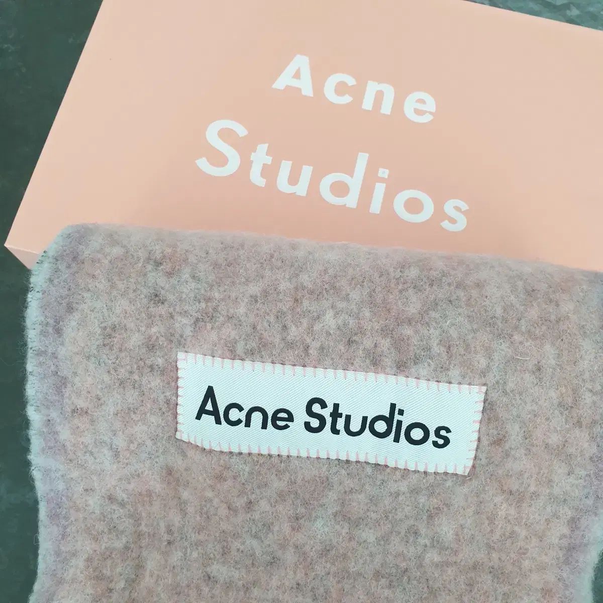 れふてぃ　Acne Studios モヘア　マフラー　ピンク Acne Studios - ウールモヘアスカーフ - ナロー - ダスティピンク
