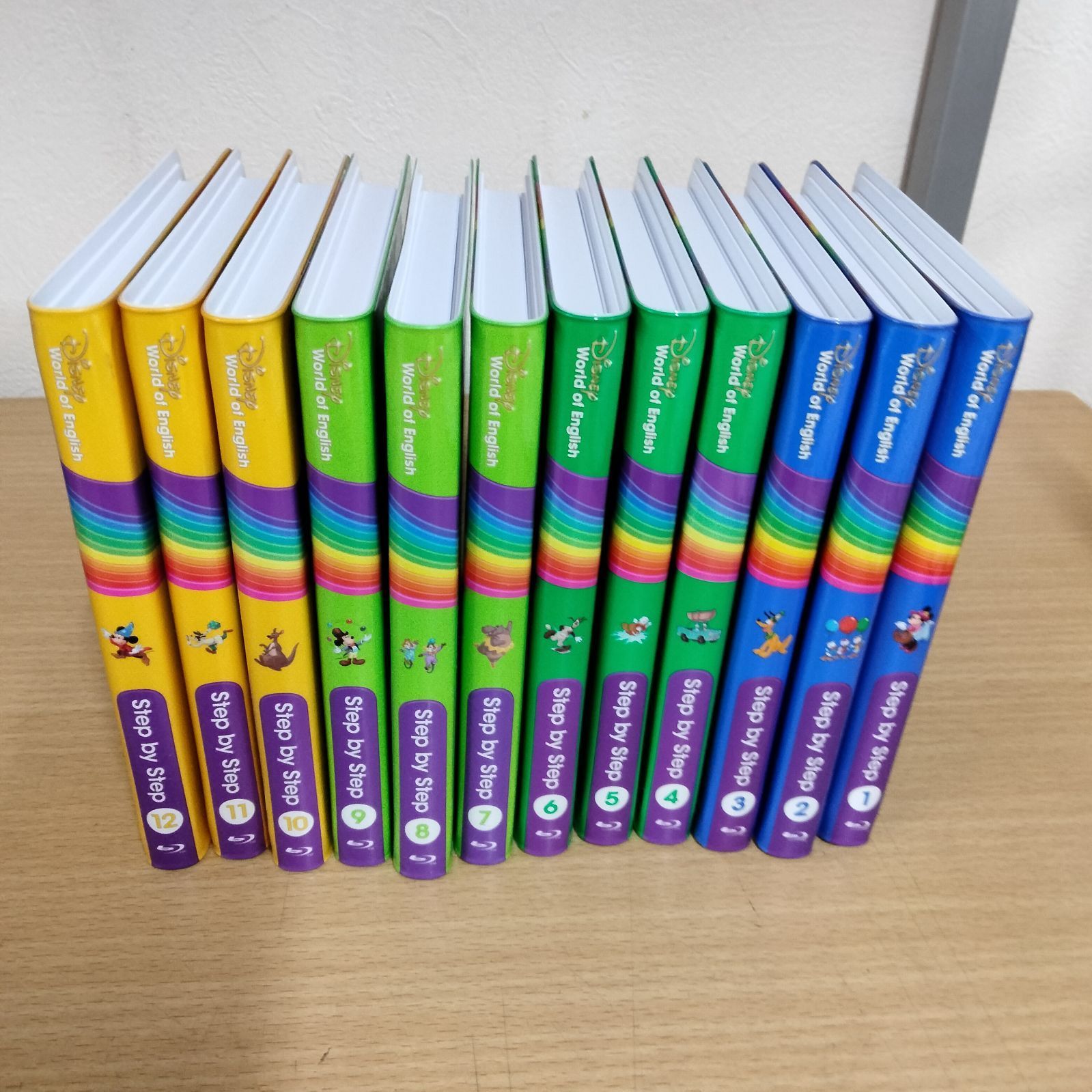 [N-4707] ディズニー 英語 教材 disney World of English step by step ブルーレイ1〜12巻 ガイド本つき N-4707] ディズニー 英語 教材 disney World of English step by