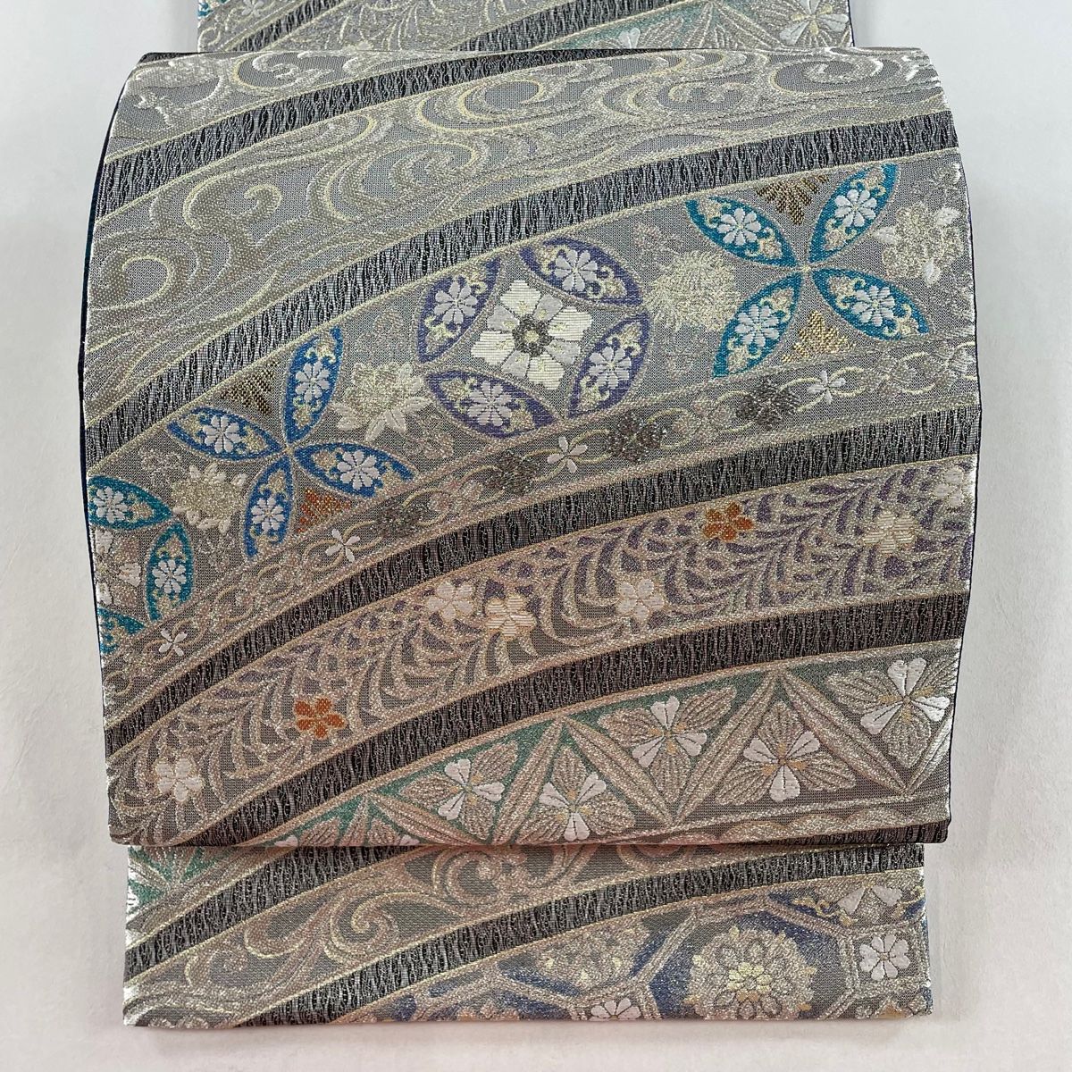袋帯 美品 名品 やまと 七宝 草花 銀糸 箔 銀色 六通 正絹