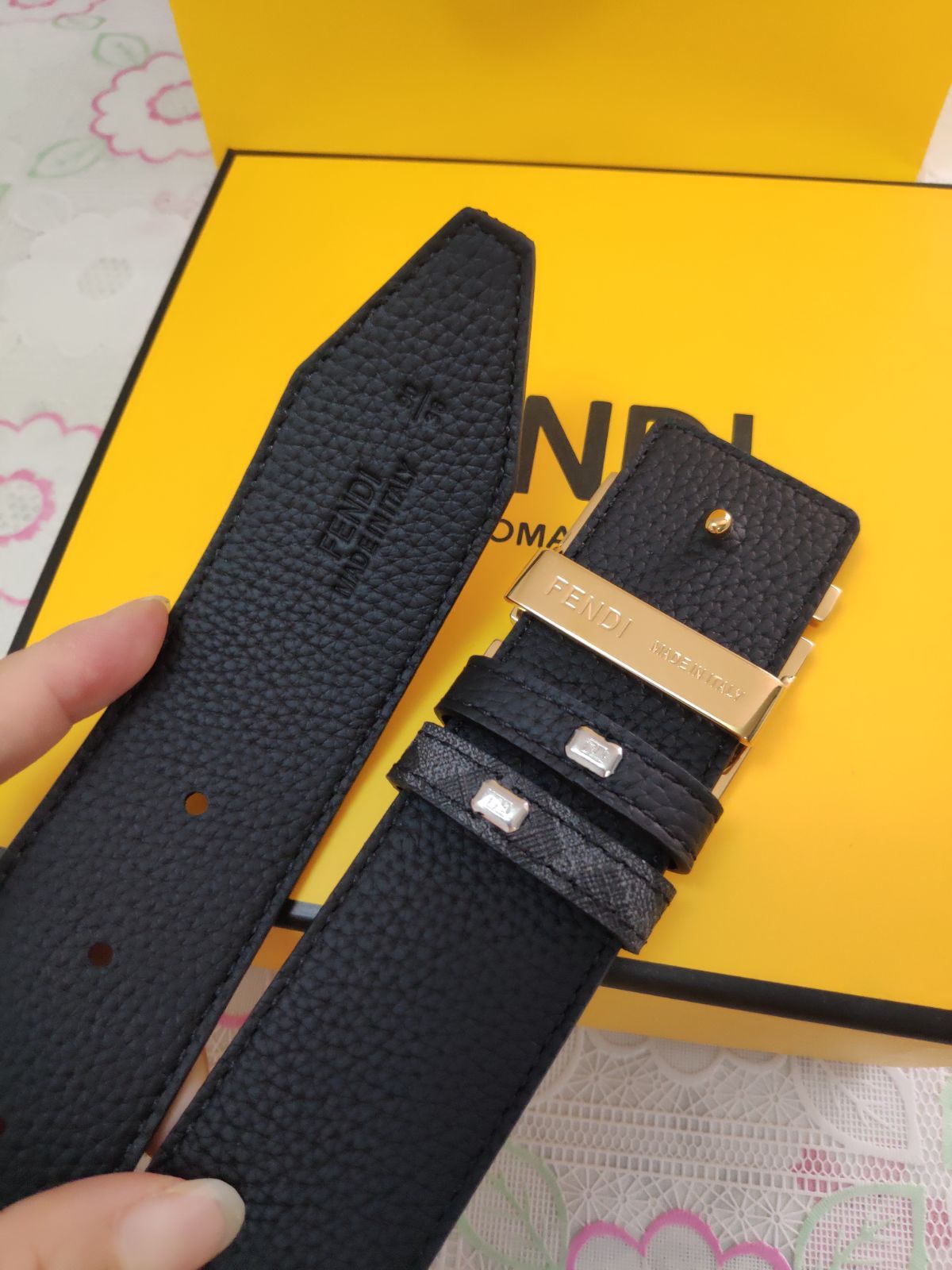 極美品☆フェンディ ベルト 超人気✨FENDI/フェンディ ベルト 金色金具 FFバックルベルト