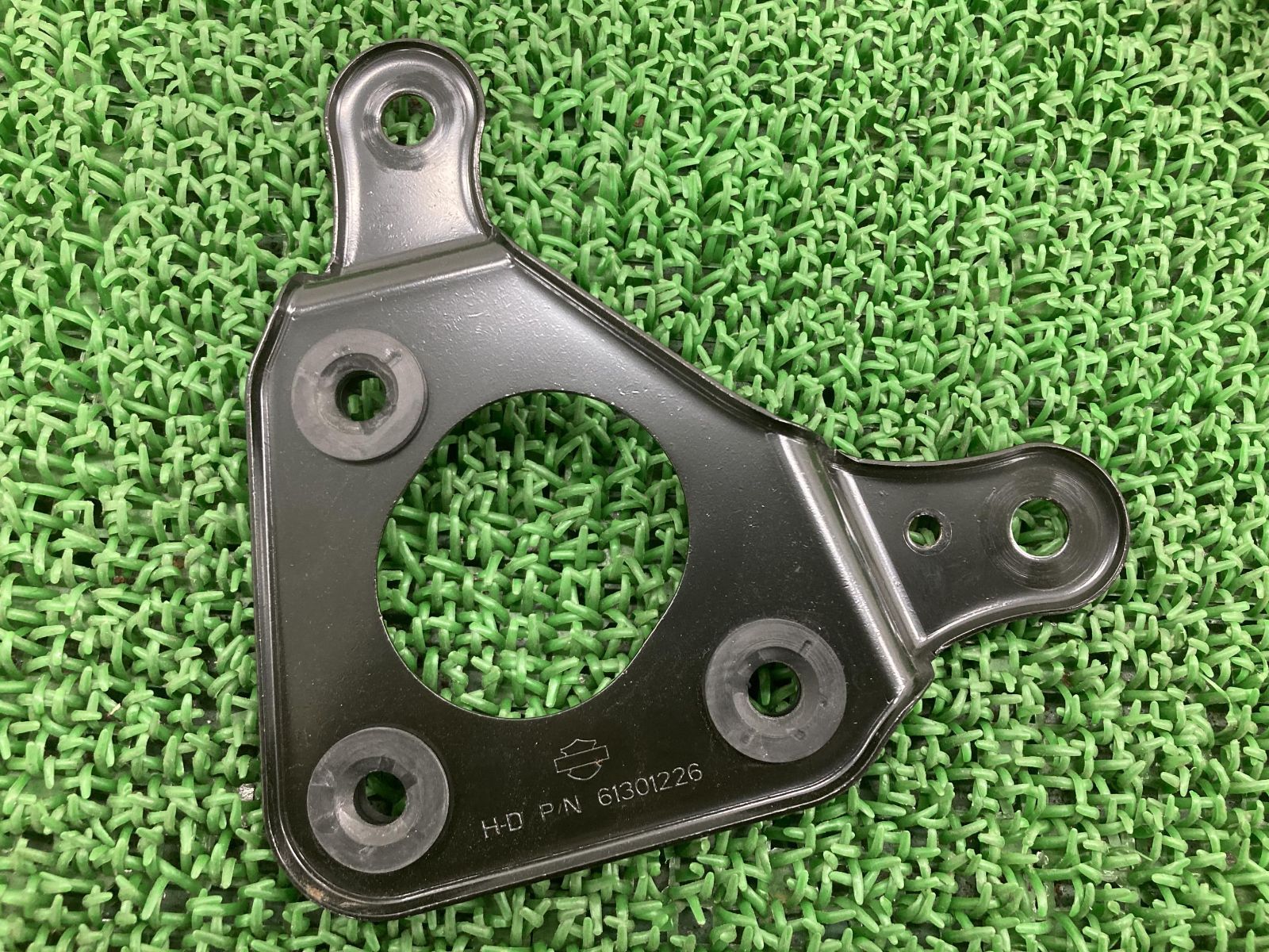 RH975 エアクリーナーステー 61301226 ハーレー 純正 中古 バイク 部品 スポーツスター ナイトスター コンディション良好 曲がり無し
