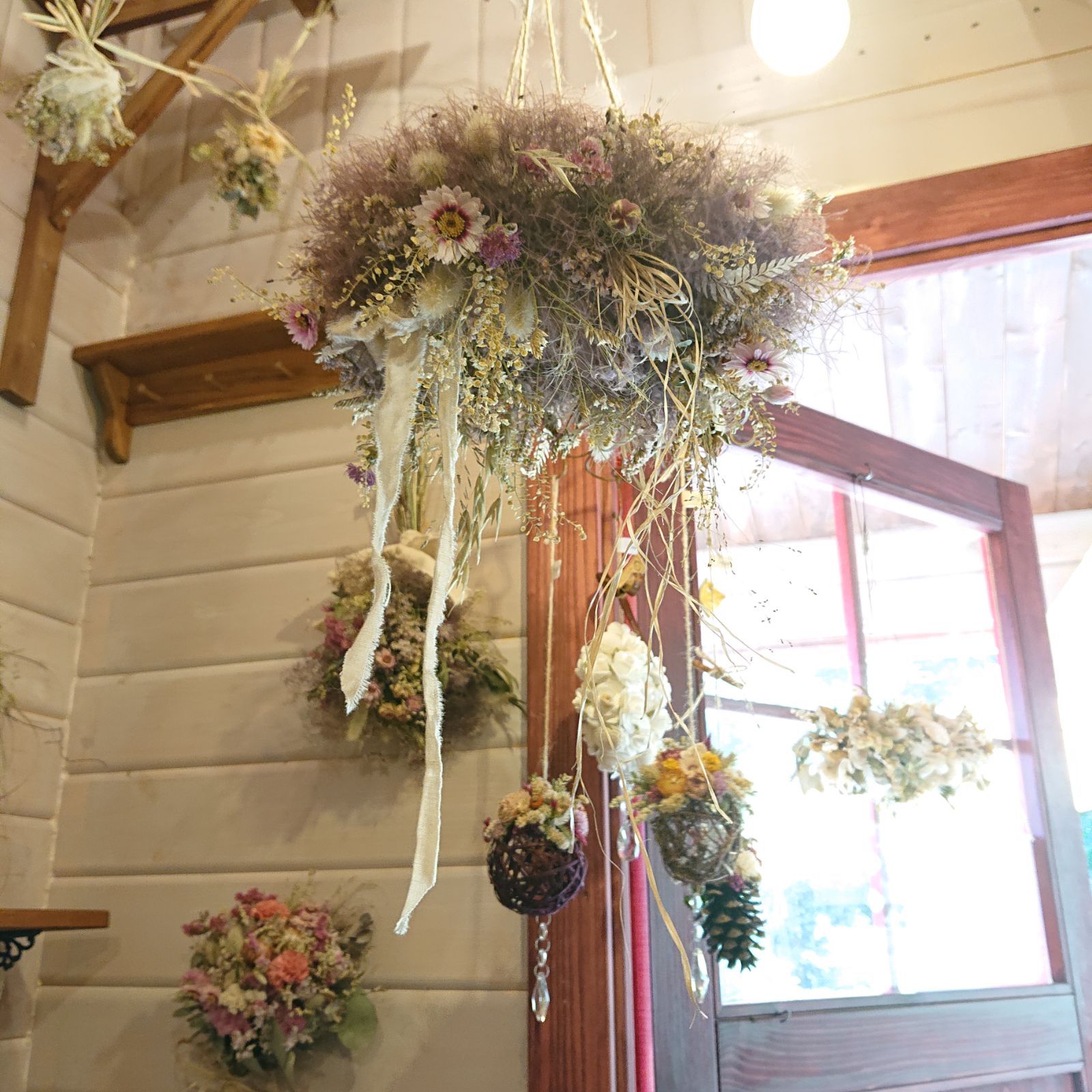 スモークツリーのふわもこシャンデリア - メルカリ 