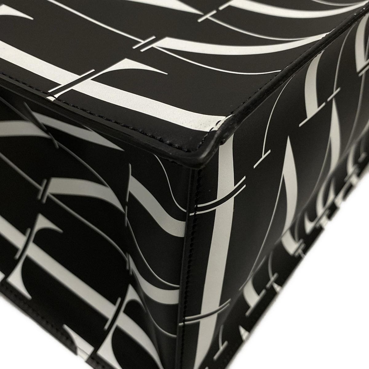 バレンチノガラバーニ トートバッグ