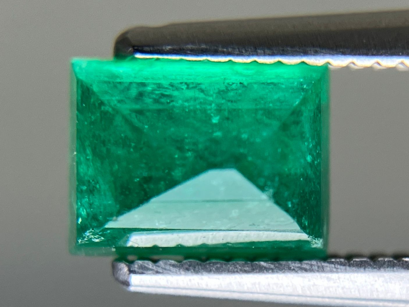 エメラルド エメラルド 天然 1.253ct 中央宝石ソーティング付き 6.66㎜×5.02