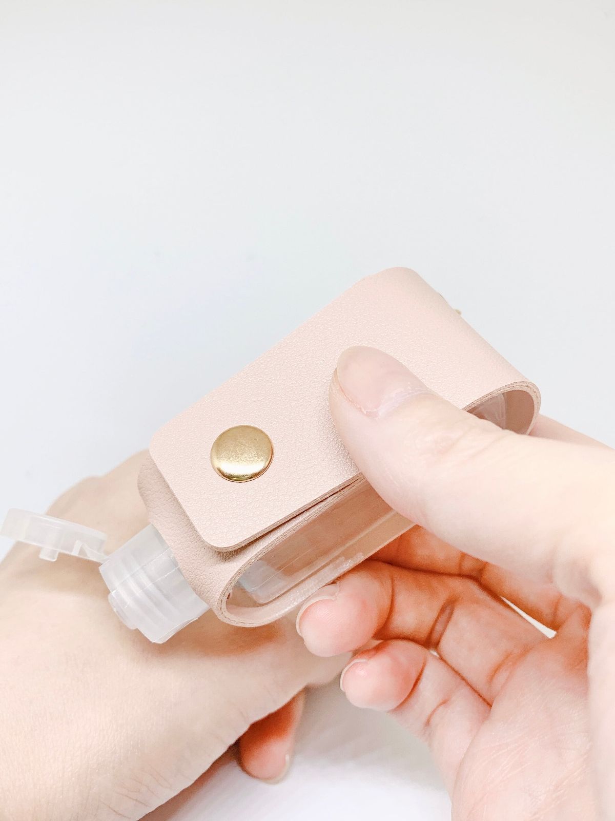 【ハンドジェルケース】30ml レザー グレー キーホルダー 携帯 消毒 ボトル 容器 持ち運び 空 詰替 旅行 手洗い 通勤 通学トラベル ポータブル 可愛い おしゃれ