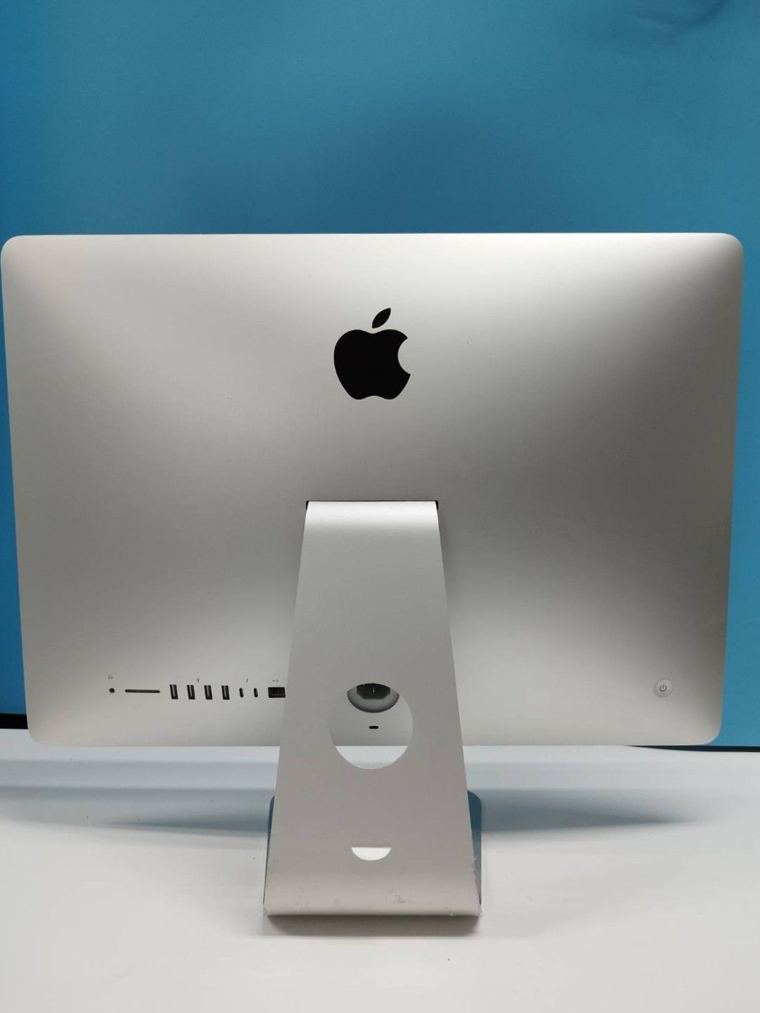 iMac(21.5インチ,2017)HDD1TB/8GB〈MMQA2J/A〉⑧ 【公式通販】 iMac(21.5インチ,2017)HDD1TB/8GB〈MMQA2J/A〉⑧ 【公式通販】