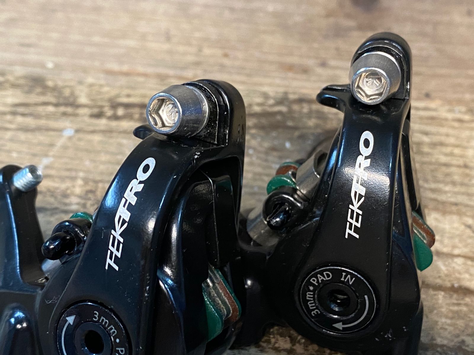 TEKTRO MD-C550 機械式ディスクブレーキキャリパー TEKTRO* MD-C550 flat mount disc brake (black) - BLUE LUG