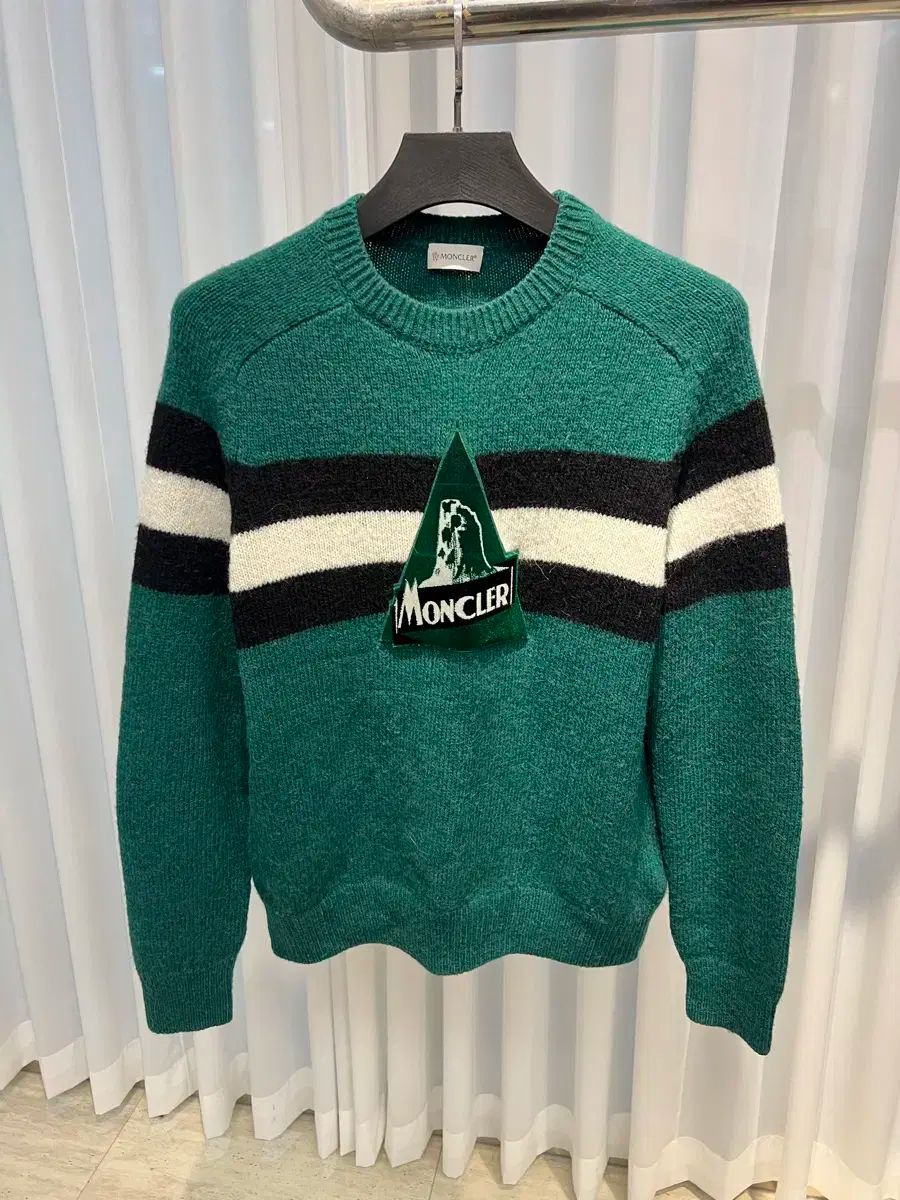 【雷市場（ポンジャン）商品韓国直送】 （ L ） MONCLER(モンクレール) ロゴ セーター ニット セーター ほぼ新品