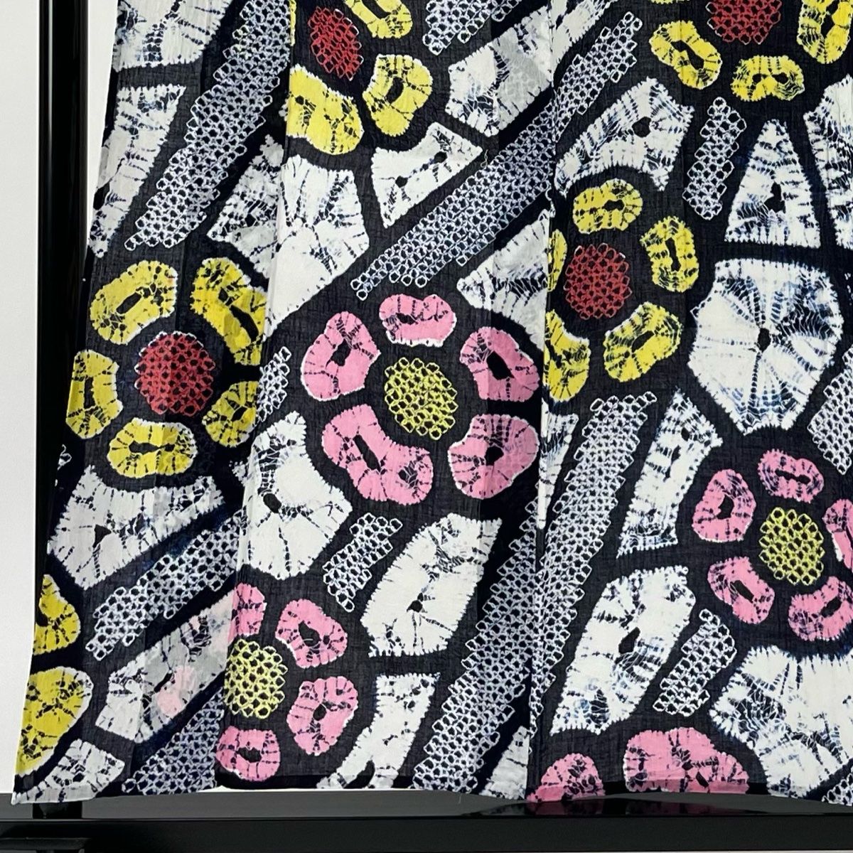 浴衣 身丈158cm 裄丈62.5cm S 絞り浴衣 源氏車 流水 紺色 綿 名品  