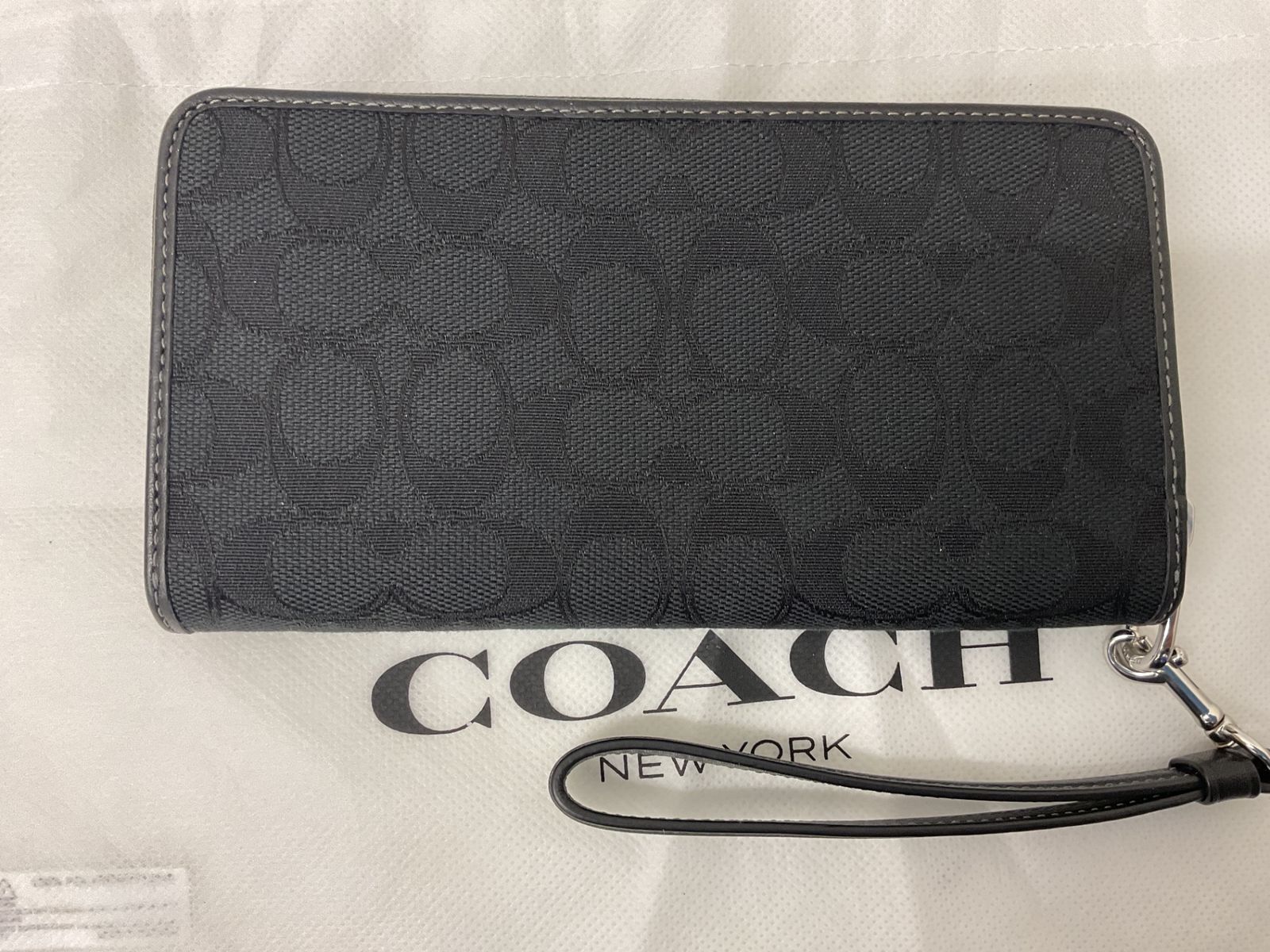 【ほぼ未使用】 COACH コーチ ジッピー 長財布 キャンバス シグネクチャー ブラック　IYHK1132 ほぼ未使用】 COACH コーチ ジッピー 長財布 キャンバス