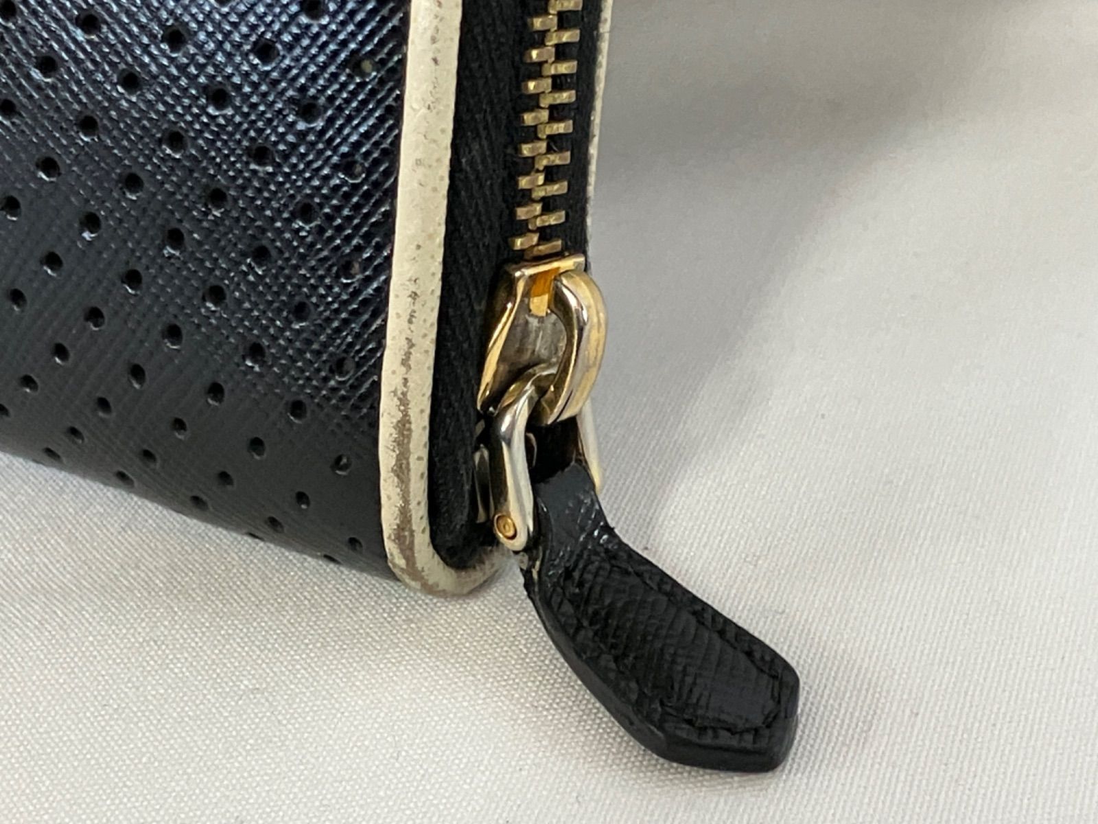ブラック サフィアーノレザー ジップアラウンド長財布 | PRADA - 日本 