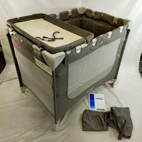 【美品】ポータブルベビーベッド おむつ替えテーブル付 ポータブル ベビーベッド おむつ替えテーブル付 カトージ 【公式通販】