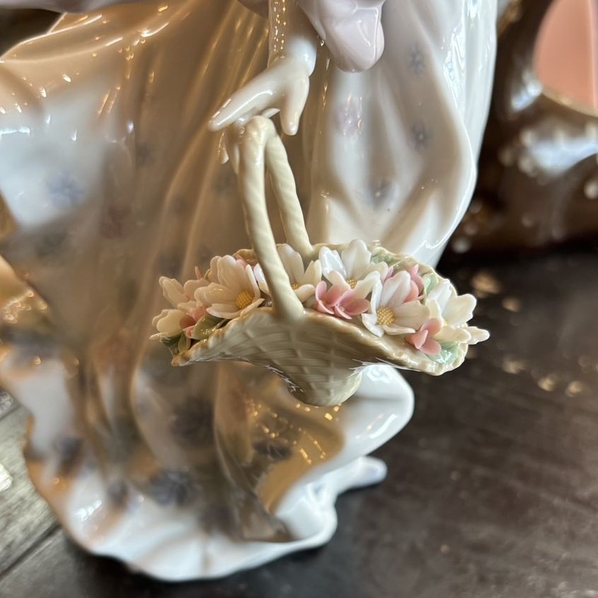リヤドロ LLADRO 春の輝き 人形 置物 フィギュリン 陶器 オブジェ 女性