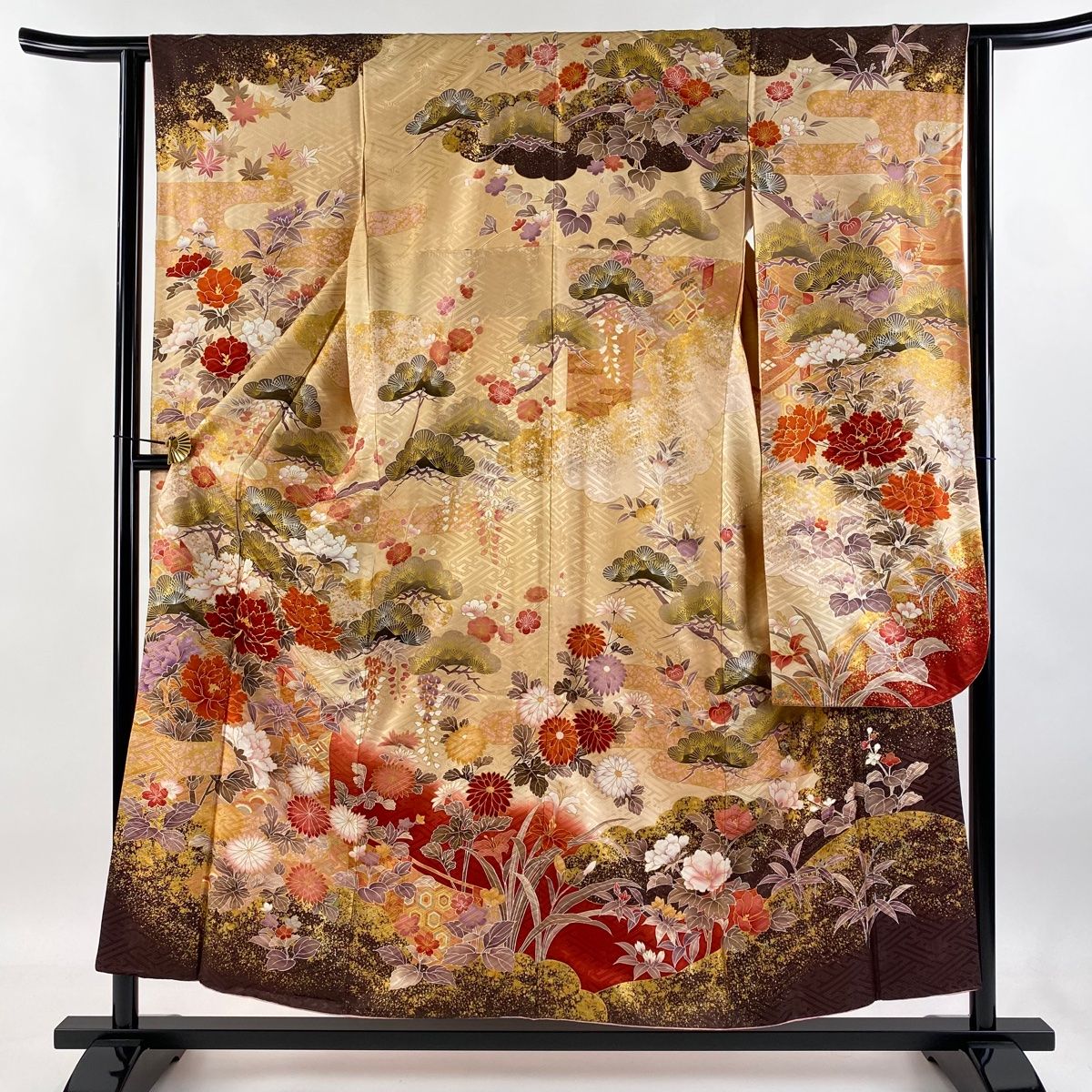 振袖 身丈154cm 裄丈62.5cm S 袷 谷崎潤一郎 落款 草花 松 金糸 金彩 ベージュ 正絹 秀品