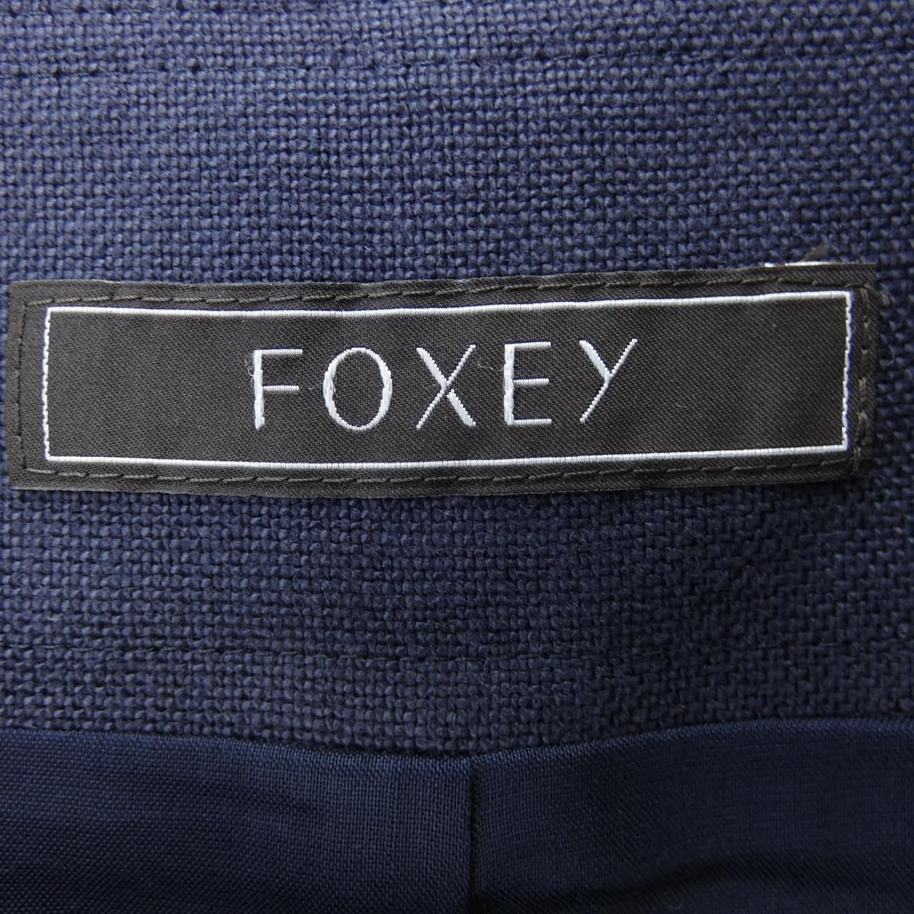 フォクシー　FOXEY 上品なネイビーのショートパンツ　38 未使用タグ付き フォクシー FOXEY ショートパンツ - メルカリ