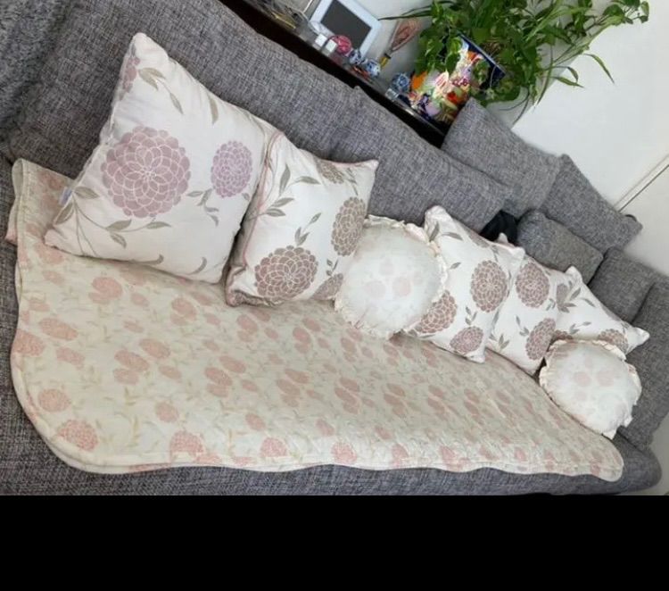 ローラアシュレイ エリン柄 クッション