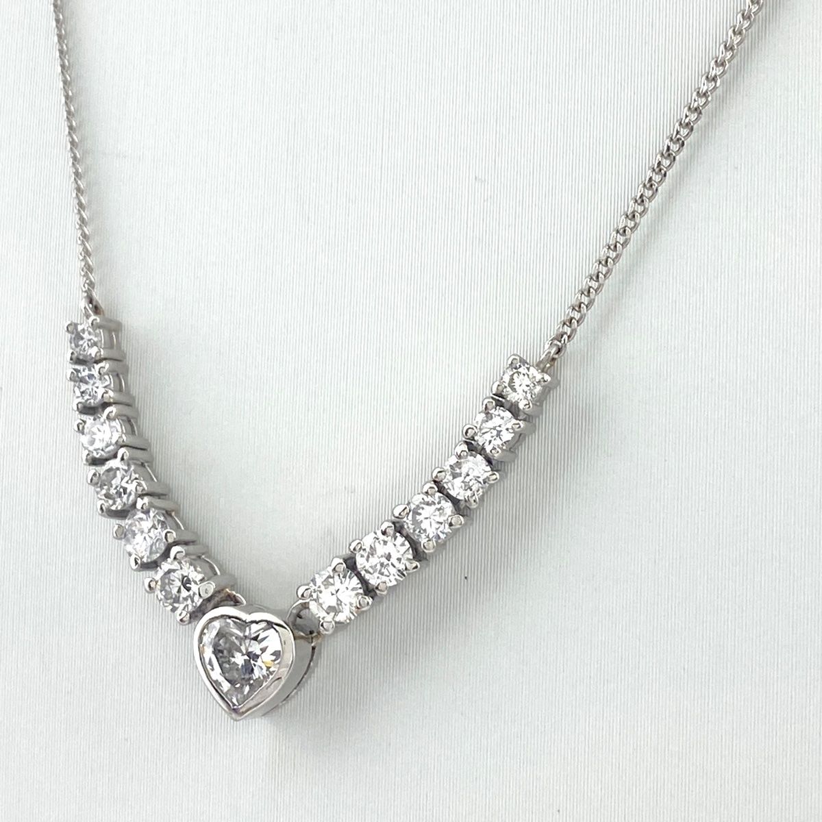 ハートモチーフ デザインネックレス プラチナ ペンダント メレダイヤ  