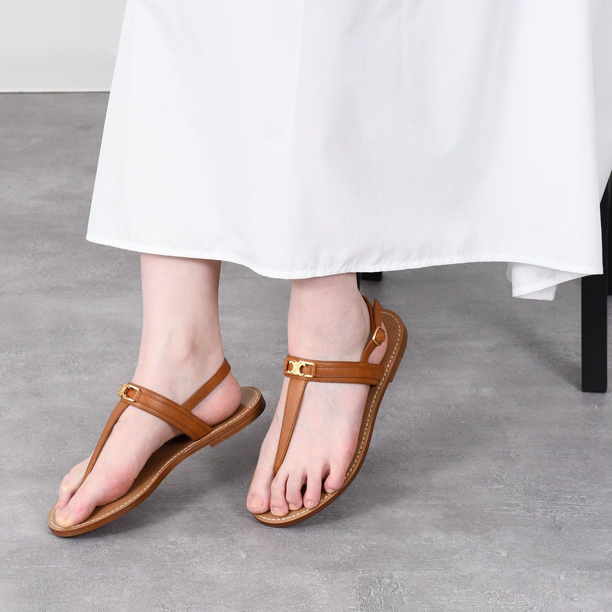 CELINE◆足元にラグジュアリー*日常を格上げ*トリオンフサンダル 足どり軽やか！「セリーヌ」の新作サンダル4選｜“トリオンフ”が