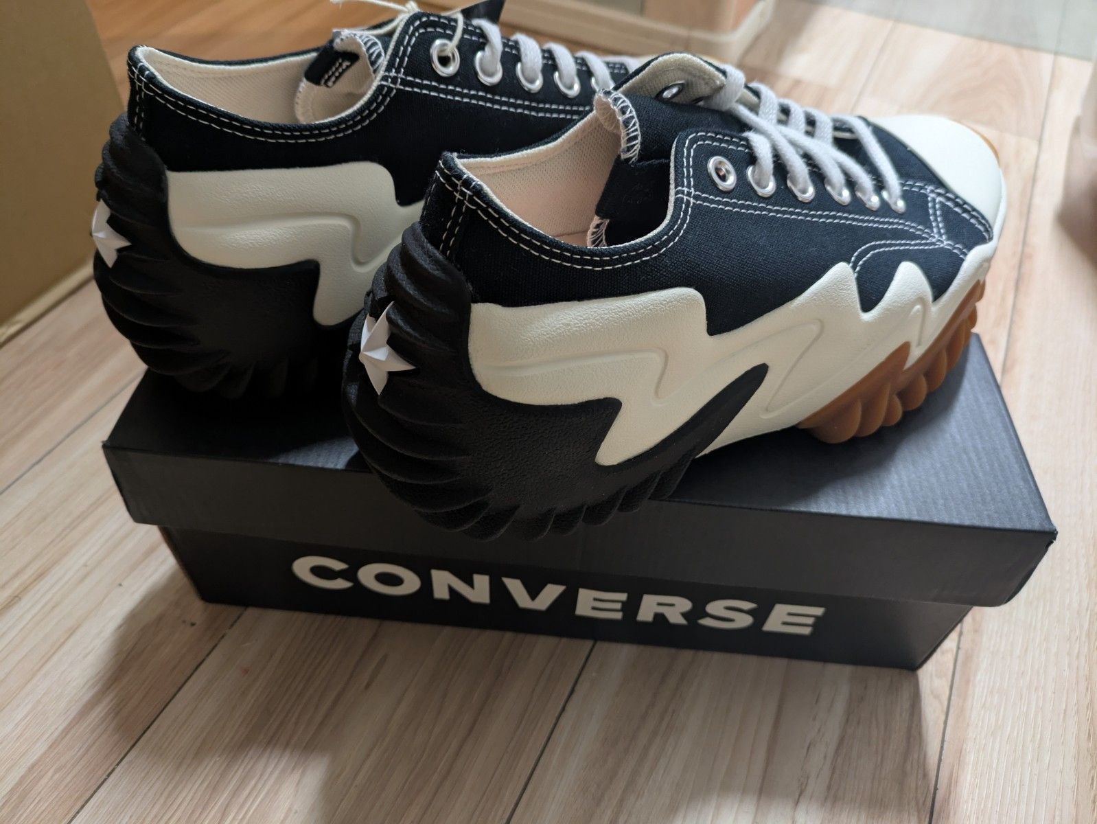 韓国限定商品　CONVERSE コンバース23.5cm CONVERSE - 【新品未使用】
