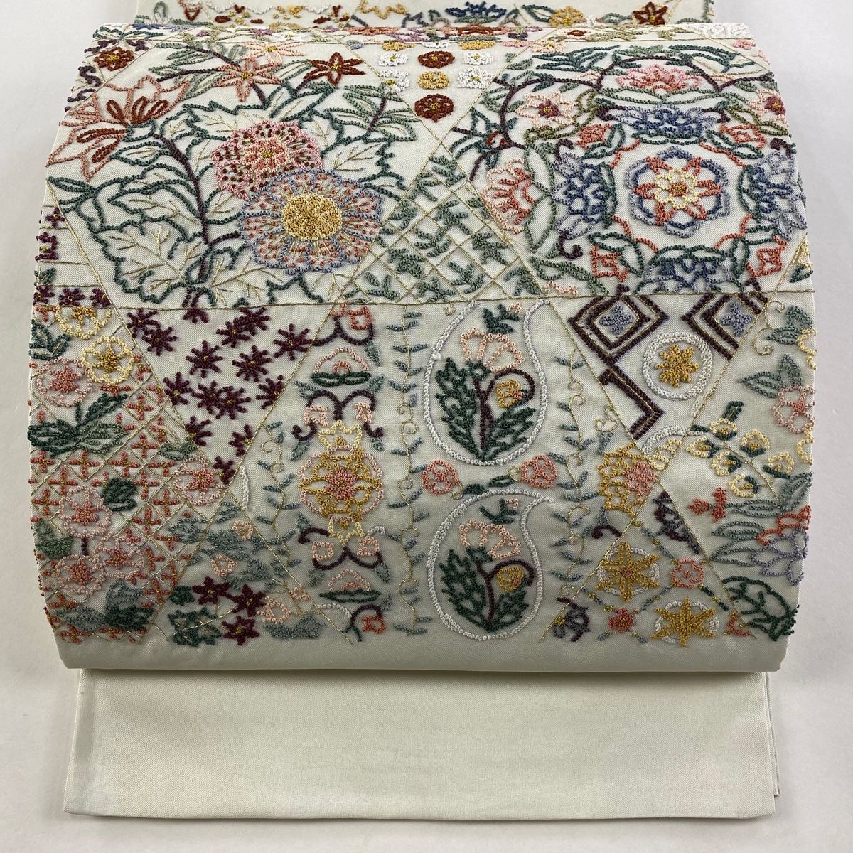 袋帯 証紙 菊 草花 金糸 相良刺繍 灰白 お太鼓柄 正絹