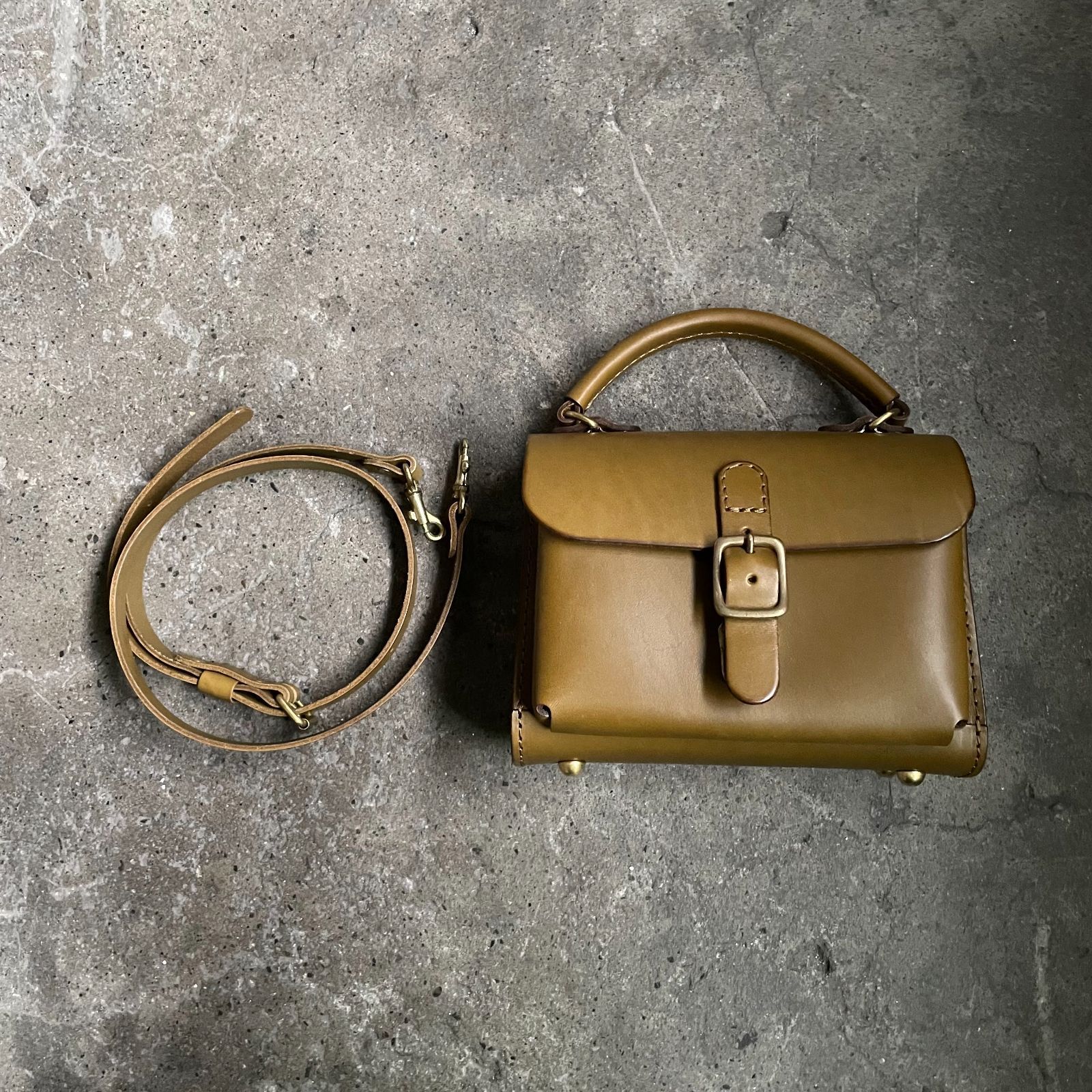 HERZ ライトハンドバッグ レザー ヘルツ 2WAY ショルダーバッグ 