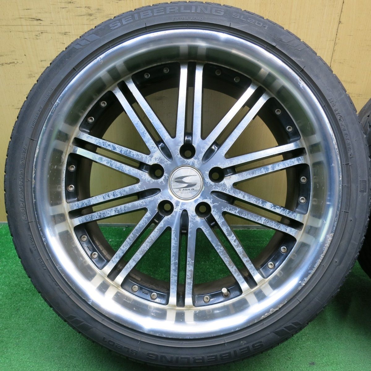 245|40R19