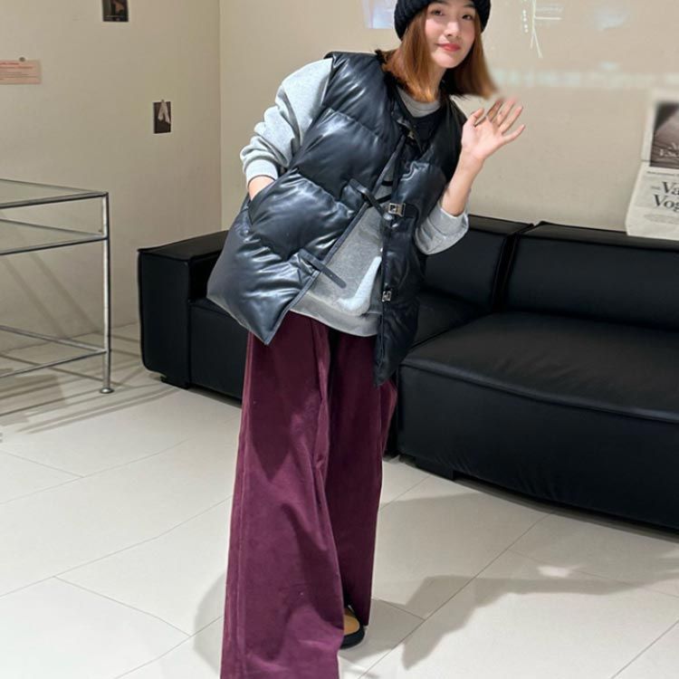 中綿ベスト レザーベスト ゆったり レディース アウター ノーカラー 重ね着 合皮 防風 暖かい おしゃれ 防水 ジャケット 中綿入り ジレ シンプル 羽織り 無地 体型カバー 中綿ベスト カジュ