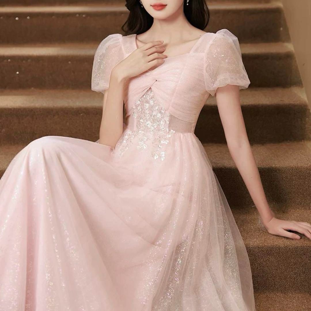リボンにの小花柄の様なデザインが可愛い イブニングドレス
