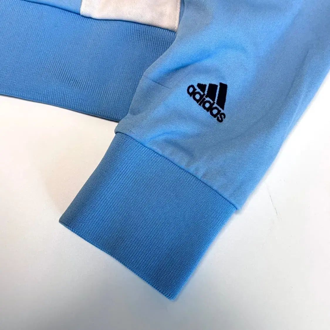 adidas アディダス