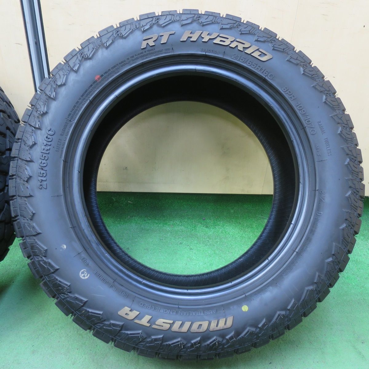 バリ溝 23年 9分 215 65R16C 8PR 109 107Q モンスタ RT HYBRID ホワイトレター 16インチ タイヤ ハイエース レジアスエース 等 5072404イノタ FFCRYSTALESIA_COM