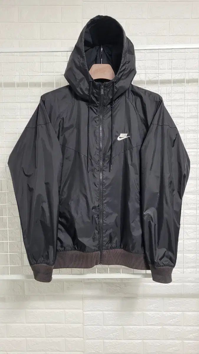 【雷市場（ポンジャン）商品韓国直送】 105 NIKE Nike(ナイキ） 黒 ウインドランナー 一体型フード ウインドブレーカー 人気サイズ XL