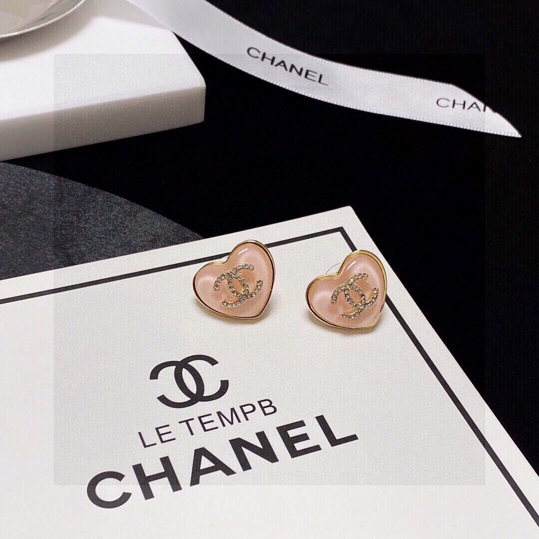 【大人可愛い♡】CHANEL ハートピアス エレガントな耳元に すぐ届く♪》エレガントな耳元に☆【CHANEL】ハートピアス