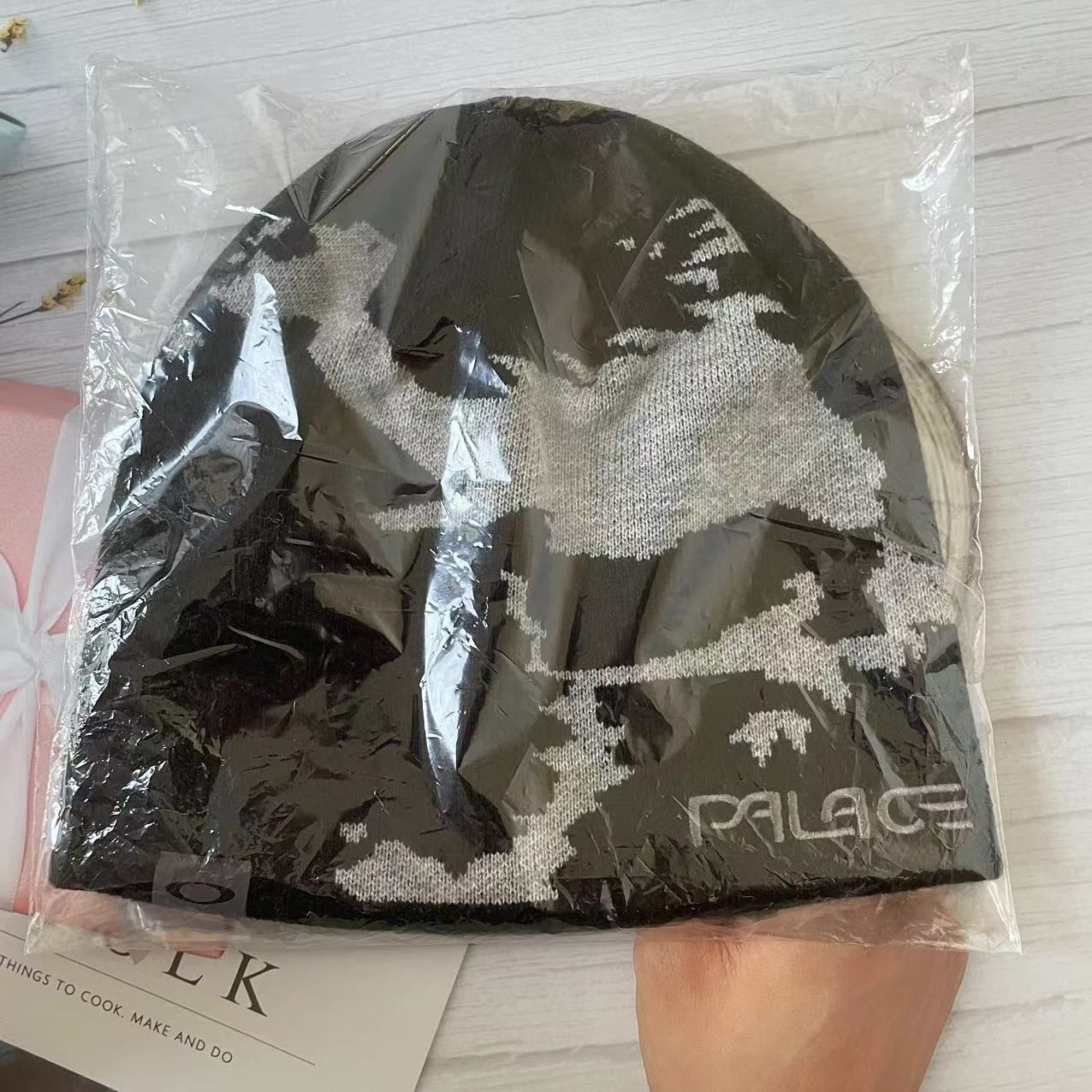 palace oakley beanie black ビーニー - メルカリ