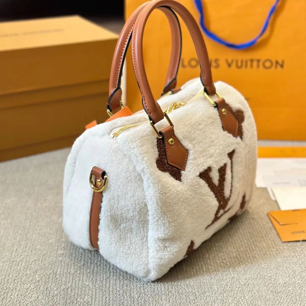 LOUIS VUITTON ショルダーバッグ ブラック