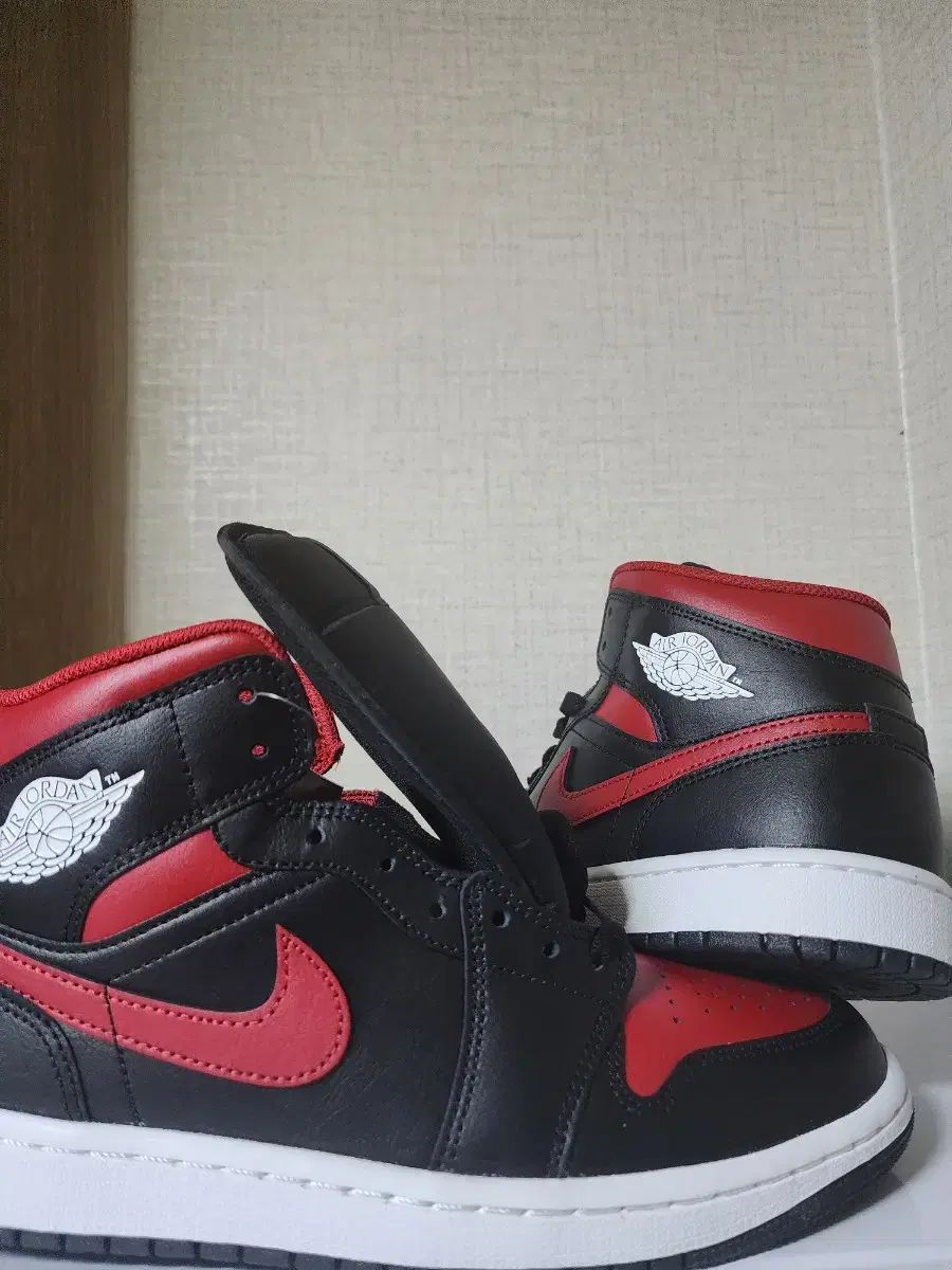 NIKE(ナイキ) ジョーダン 1 エア ミッド
