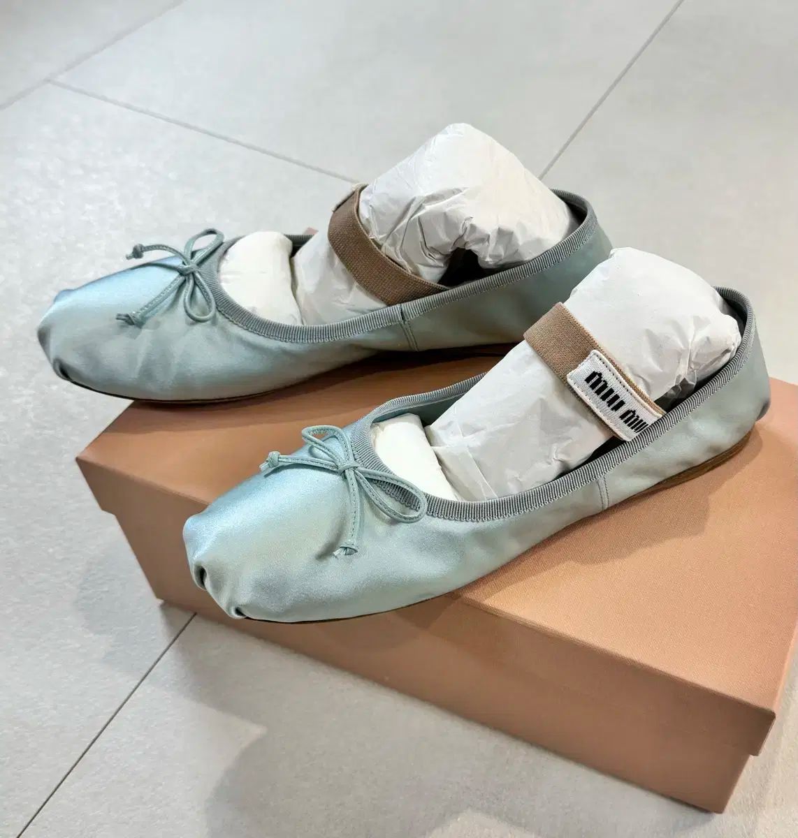 ミュウミュウ フラットシューズ Miu Miu シルバー ビジュー フラット