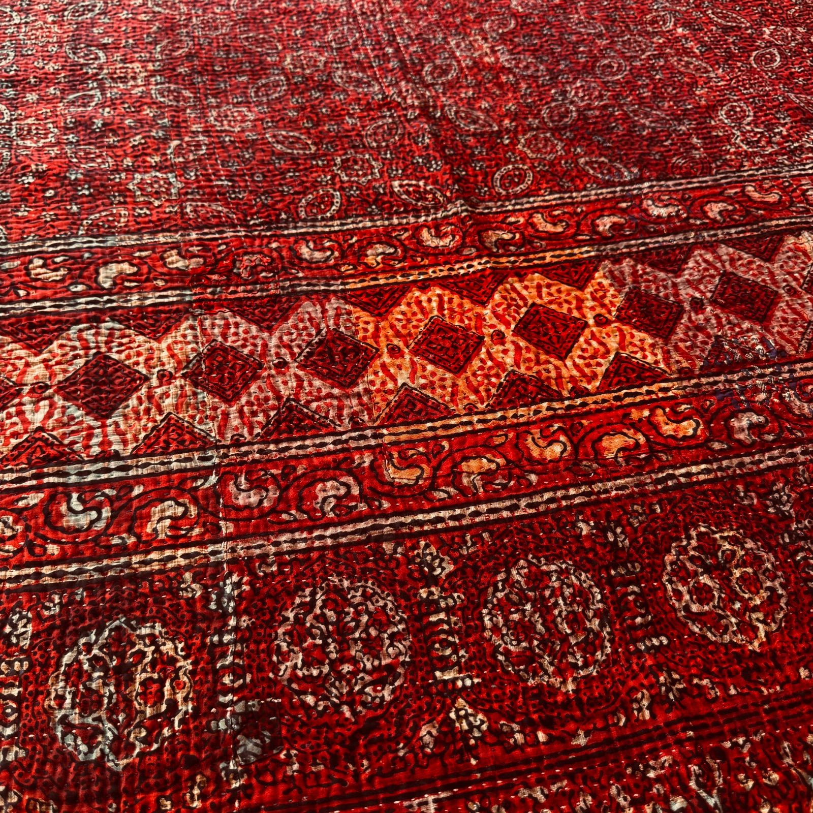 G209 アジャラク グドゥリー マルチカバー マルチマット ラグ ヴィンテージ カンタ刺繍 ボロ インド ビンテージ BORO アンティーク シャビーシック ラリーキルト 手縫い 刺し子 ハンドメイド 刺子 絨毯 はぎれ 古布 アジュラク ブラウン 茶色 NEXPOTALLINN_EU